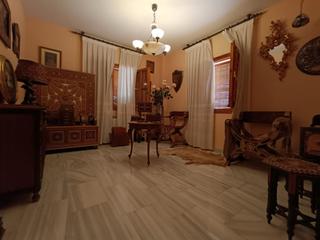 Chalet in Altos de la Zubia