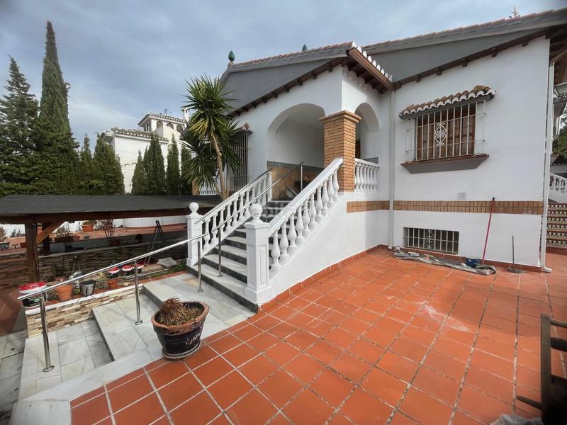 Foto 77a9dbdf-b356-481a-aaea-71cedf0c96ef. Reihenhaus mit parking in Altos de la Zubia Zubia (La)