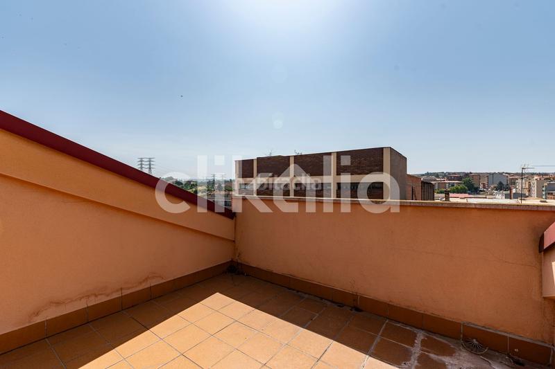 Foto f671a0b1-fe81-4171-86da-39703aa5e4e1. Pis amb calefacció aparcament a Carretera de Vic - Remei Manresa