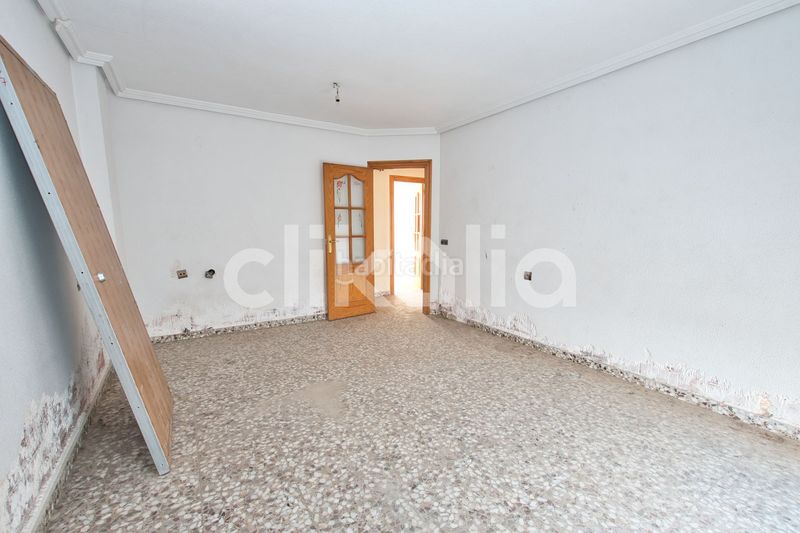 Foto 344741a5-8edd-4b45-b423-ed0ce8730032. Pis amb aparcament a Catral