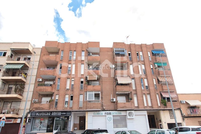 Foto eeadf2f0-e7be-485a-af2d-af602dbf663d. Pis amb aparcament a Catral