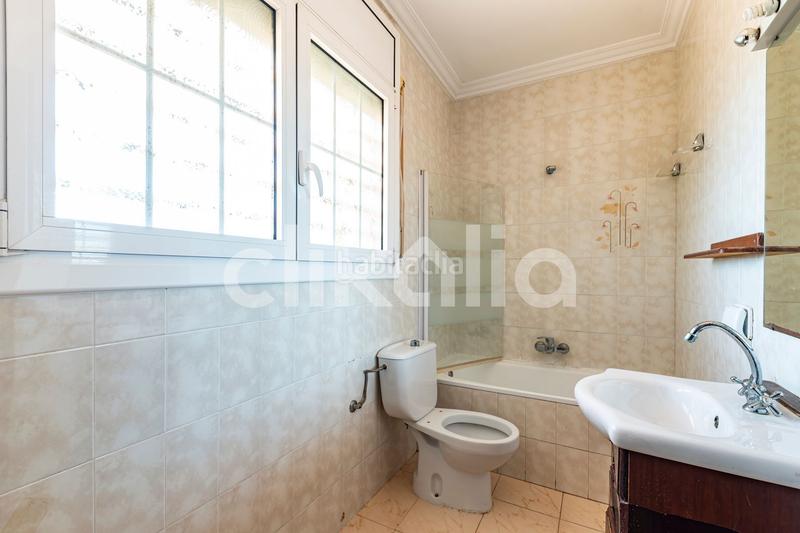 Foto 60ab9497-a0c0-4573-9721-7068b65a49a2. Pis amb aparcament piscina a Vilafortuny Cambrils