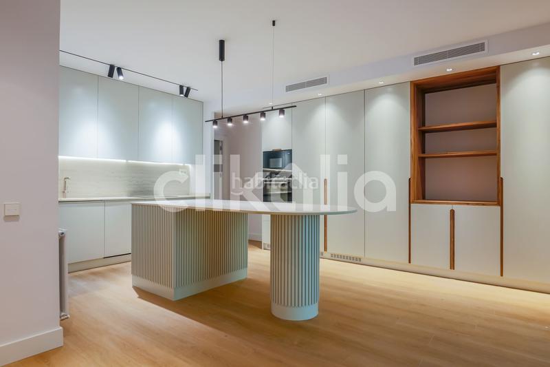 Foto 9f9958aa-8f20-40a9-8833-3b87ad1fb0f3. Flat with heating in Gaztambide Madrid