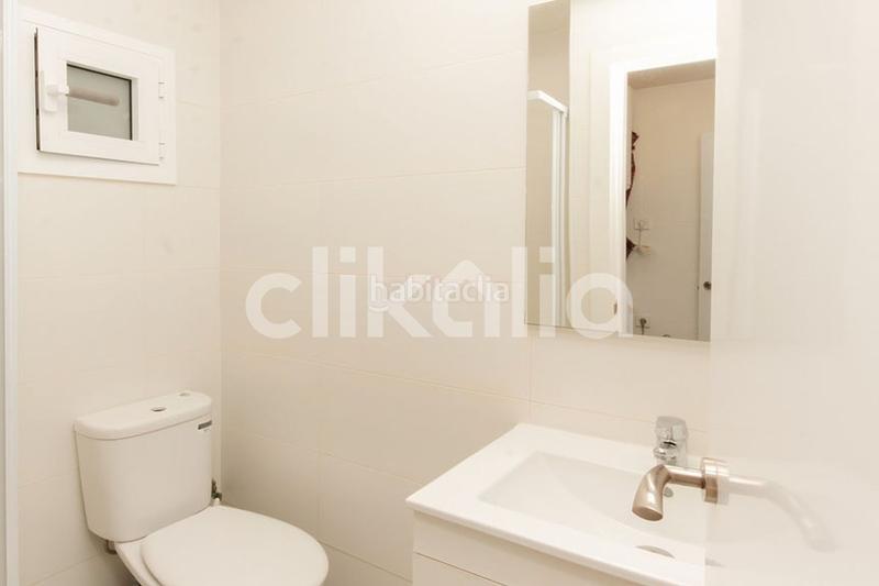 Foto 215eeda7-7361-4792-81a3-18f5f1c4660b. Piso en El Raval Santa Coloma de Gramenet