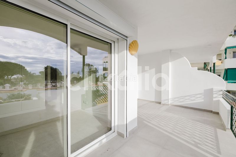 Foto 7eabf51c-2777-45a2-aa85-1603f3883427. Pis amb piscina a Cabopino - Artola Marbella