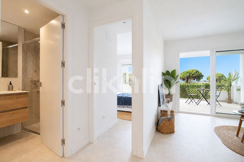 Foto a5c6b484-9a06-42a0-acf5-524b56b2825e. Pis amb piscina a Cabopino - Artola Marbella