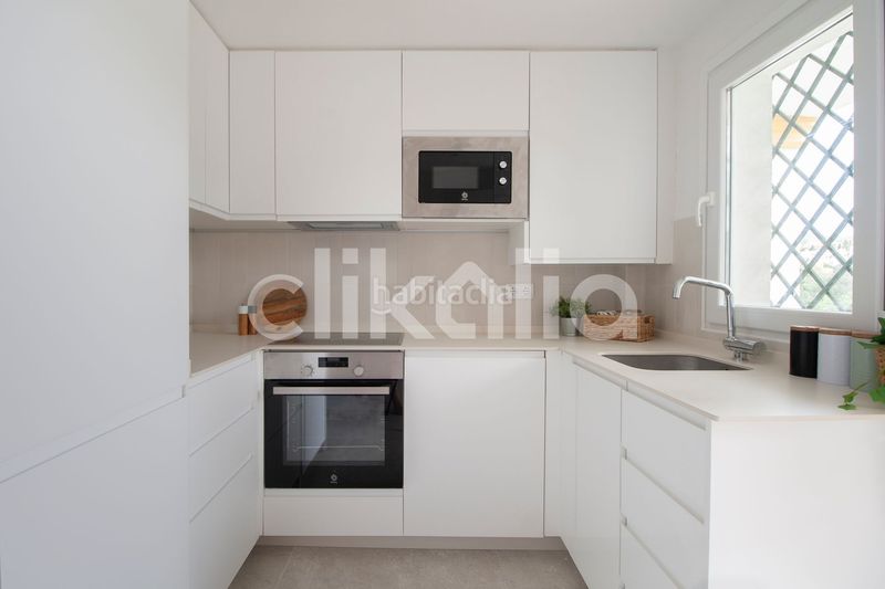 Foto e26ba36c-e75b-4152-a3a0-8c6ed415ec93. Pis amb piscina a Cabopino - Artola Marbella
