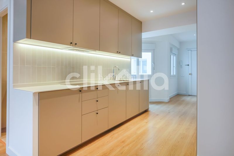 Foto cdd04613-8291-4d3c-8b7a-94f4cb50a078. Piso en Pacífico Madrid