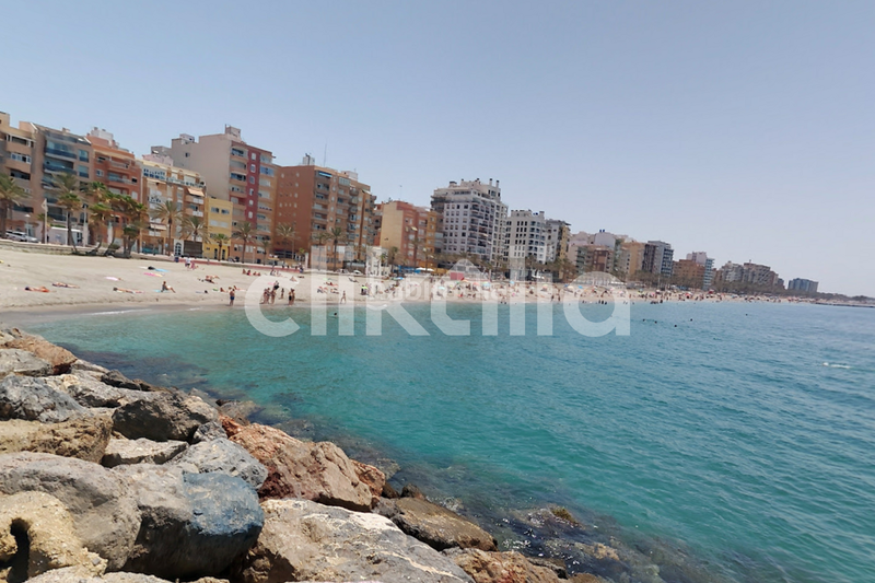 Foto 0c5f0656-ee2d-4a08-a5a9-535f930f51e1. Casa amb calefacció a La Chanca - Pescadería Almería