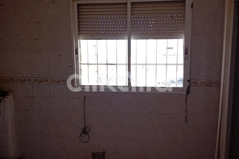 Foto e04f398f-3379-48f2-87fa-afeab2f04153. Casa amb calefacció a La Chanca - Pescadería Almería