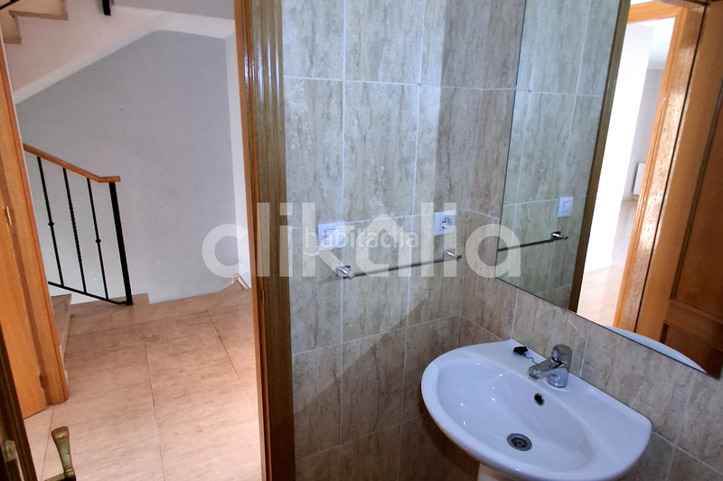 Foto 4a4b85c9-7bc1-4234-90c6-63f93893d96c. House with heating parking in Centre-Zona Alta Alcoi