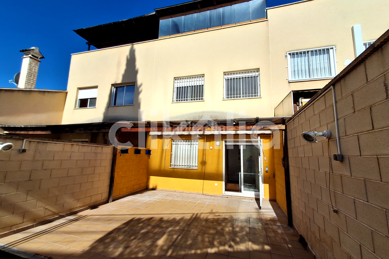 Foto b5976d6a-cf89-45e0-893c-c3732da7238b. House with heating parking in Centre-Zona Alta Alcoi