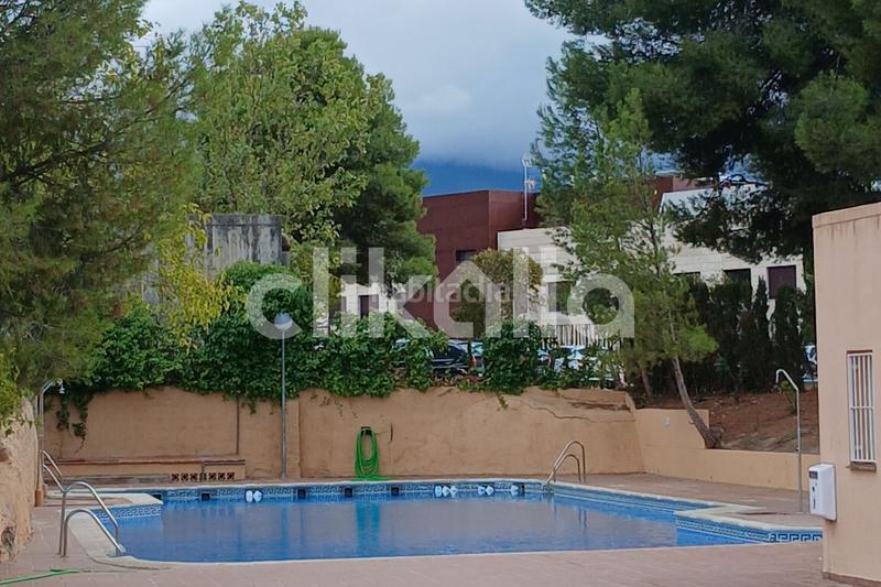 Foto 2292cf4e-5384-4ef3-b226-1c58e345763b. Pis amb calefacció aparcament piscina a Camino de los Neveros - Serrallo Granada