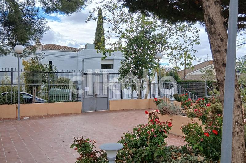 Foto b819ac88-fb75-4a1d-b027-c0a6689a3b75. Pis amb calefacció aparcament piscina a Camino de los Neveros - Serrallo Granada