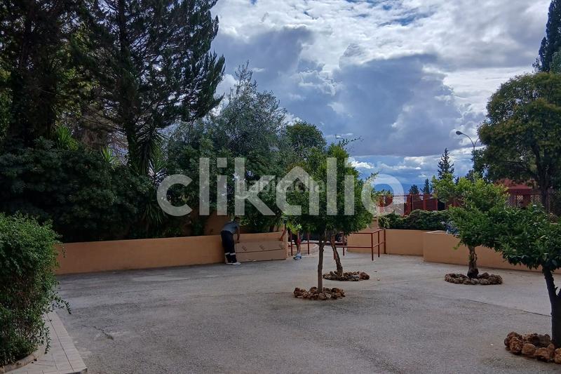 Foto c744c9f1-7647-40d0-8b67-b8626fb53b9f. Pis amb calefacció aparcament piscina a Camino de los Neveros - Serrallo Granada