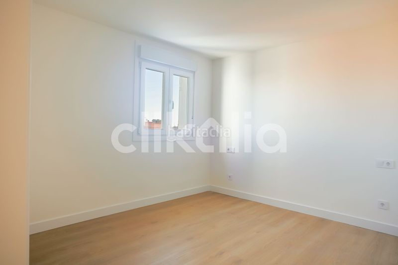 Foto 257f9030-1203-4a86-816f-b80307bd5bb9. Pis amb calefacció a Los Cármenes Madrid