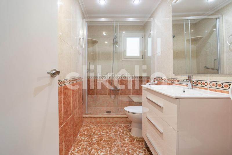 Foto bd66fbe7-48ed-492f-8a9a-0505ef0e8abf. Alquiler piso en Els Orriols Valencia