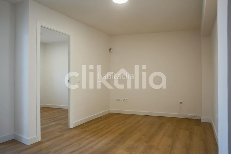 Foto 1f1c5754-a841-4367-b423-a43bd11d8df3. Alquiler piso en Valdezarza Madrid