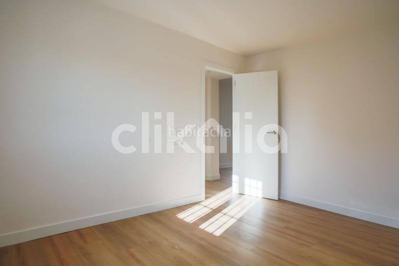 Foto 51feb7f0-90ca-4cc4-a74f-80d81698ba51. Alquiler piso en Valdezarza Madrid