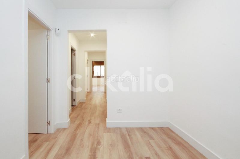 Foto b8739c0f-4976-4e00-9f67-1a40adb0b574. Etagenwohnung in Sants Barcelona