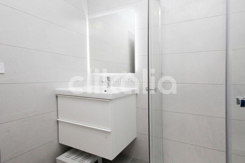 Foto a4e3aac4-0290-435c-9616-760a42109e05. Pis a Sants Barcelona