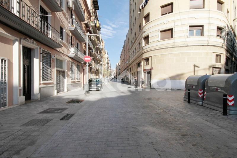 Foto f17e086b-e056-4c3a-9e83-516e5638baf3. Pis a Sants Barcelona