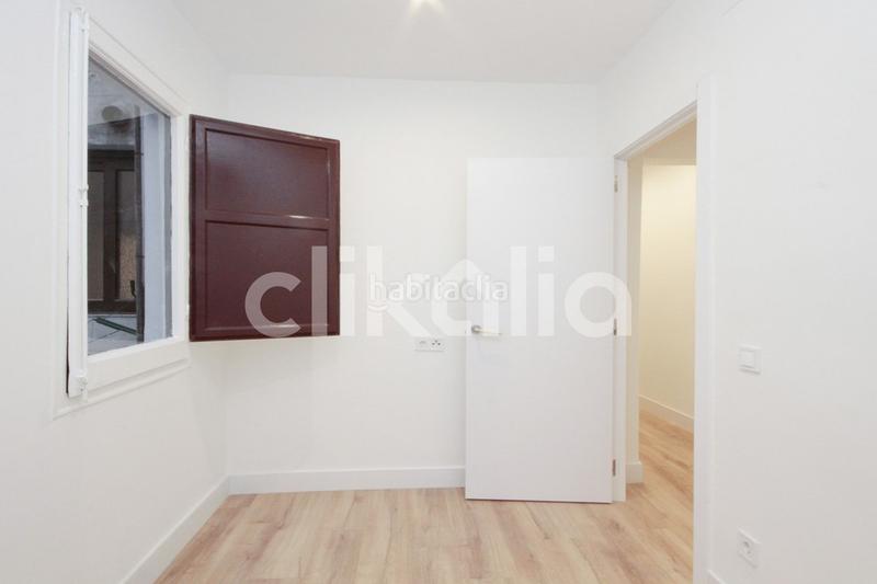 Foto f5773268-bb10-43c0-8f01-ea325886d30f. Pis a Sants Barcelona