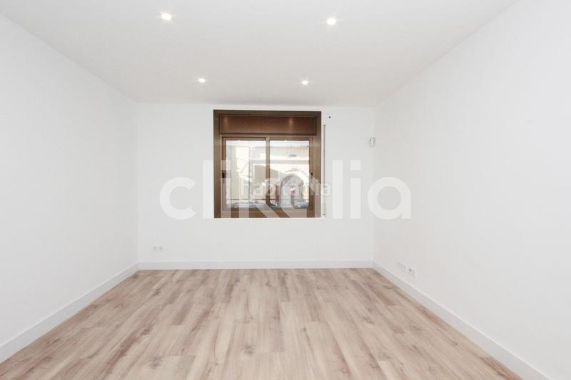 Foto f897f169-105b-438f-85c9-246f24c54544. Pis a Sants Barcelona