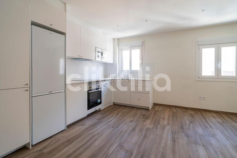 Foto 2ef8f9bd-1e19-428d-a1e6-3ae79759eb21. Rent flat in El Mercado Manises