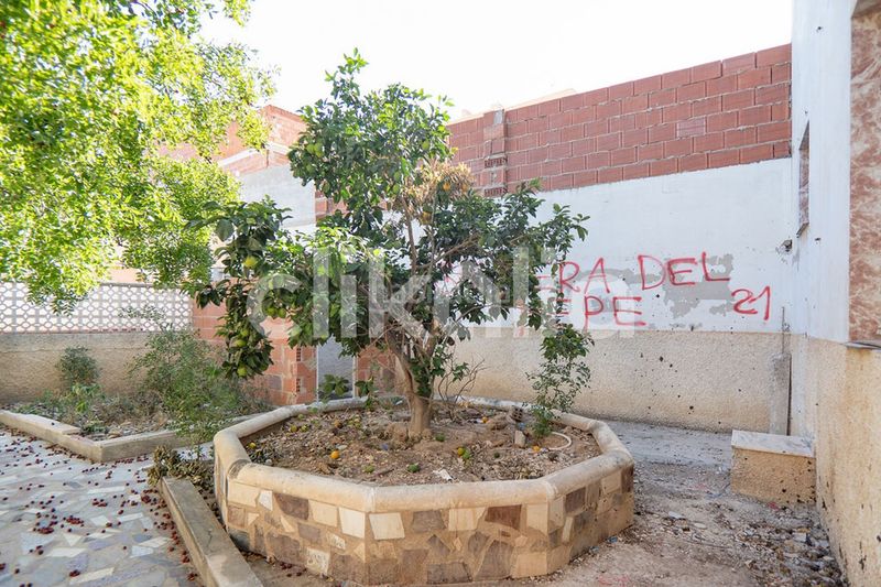 Foto cc59c862-a95d-4a46-a7fc-6ddee7b9ee6b. Casa amb aparcament a Torreagüera Murcia