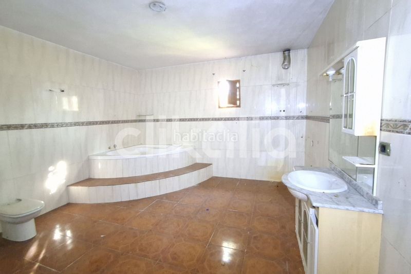 Foto 01487390-9558-471e-8b70-eb440d4a85f6. Masia amb aparcament a Alcora (l´)