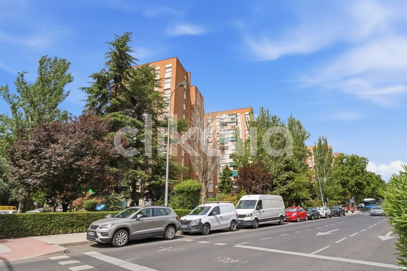 Foto f257e926-636f-4688-a0b7-e2d93b3510c9. Pis amb calefacció a Pinar del Rey Madrid