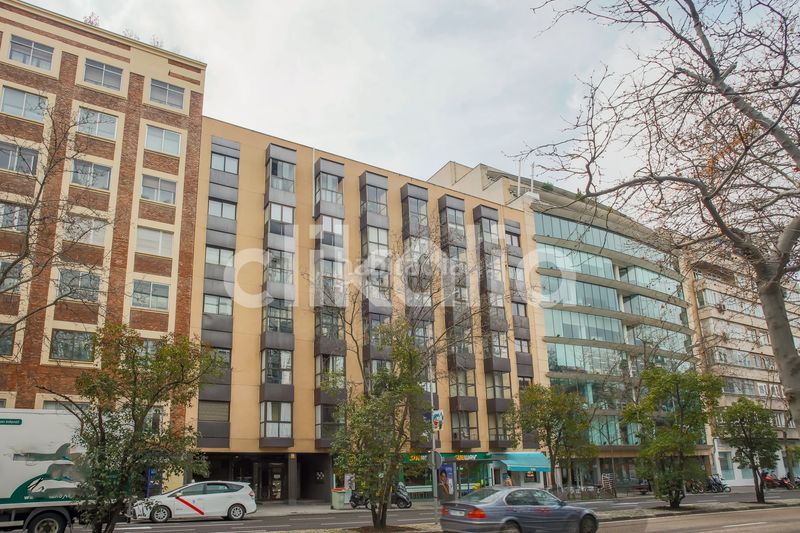 Foto 3c569649-419e-461a-b5bd-a615888a3f75. Pis amb aparcament a Castellana Madrid