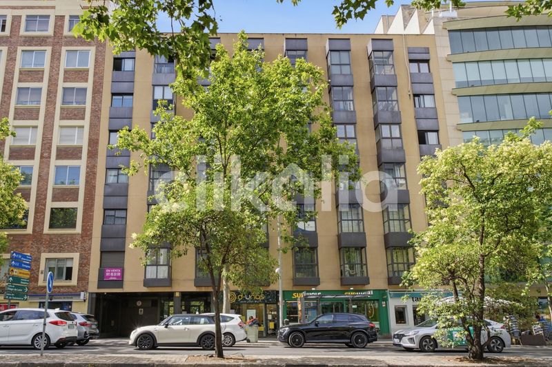 Foto 95670732-a6af-40c5-91de-61e5cd15ebce. Pis amb aparcament a Castellana Madrid