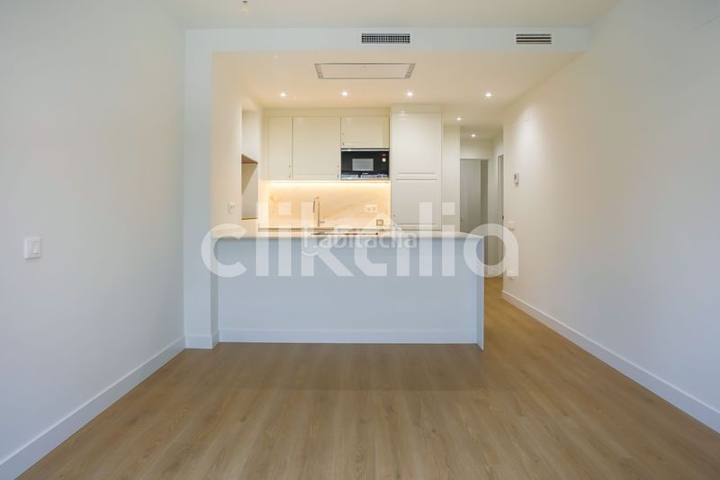 Foto c0866c59-f299-4174-a1b0-dd6561f5cc0a. Pis amb aparcament a Castellana Madrid