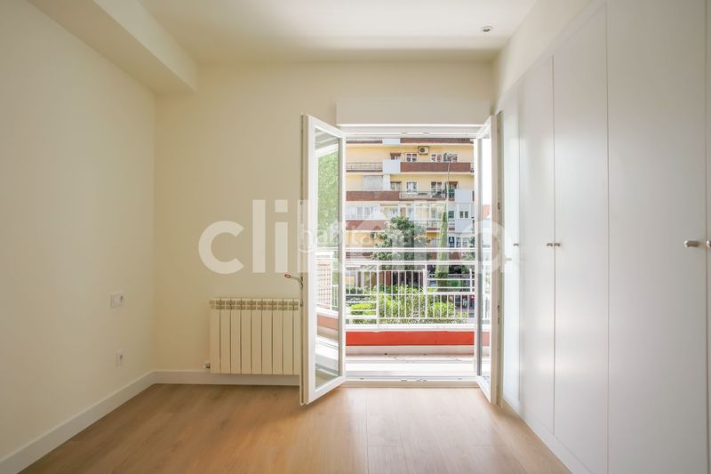 Foto d8c297f2-4534-46a7-a9f0-02bb6c54a10a. Piso en Concepción Madrid