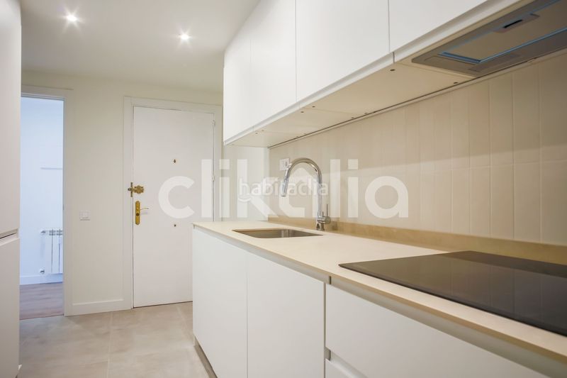 Foto 55599bea-23ae-4f3e-aaee-b69aeaf71137. Piso en Valdeacederas Madrid