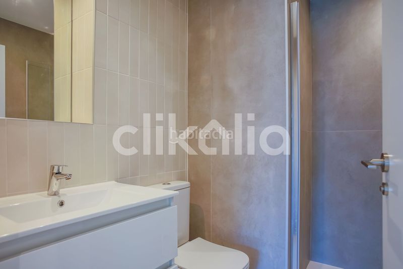 Foto a546f165-1456-46c5-bd5d-0e0bbc42c152. Piso en Valdeacederas Madrid