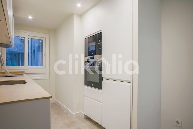 Foto c60090c0-d9a2-4173-b569-8e8782be6860. Piso en Valdeacederas Madrid