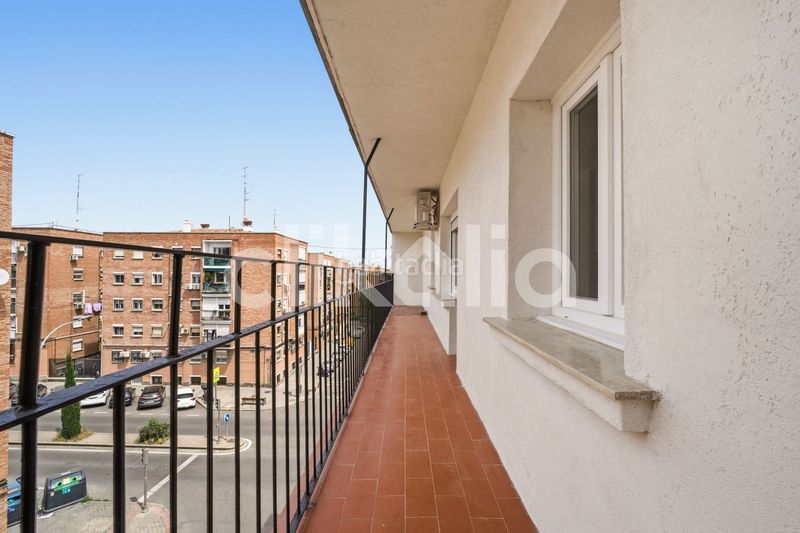 Foto a13704c8-3680-44ab-a390-e8edc0a978af. Piso en Vista Alegre Madrid