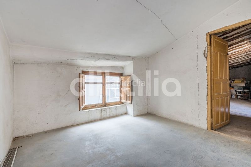 Foto 13542fc1-18ab-4b1c-bfc1-d7056da6db46. Casa amb calefacció a Baza