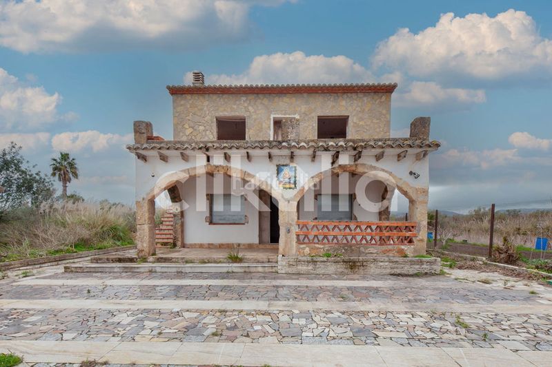Foto 85a8f94a-f511-4fc0-858a-790636f53abf. Casa amb aparcament piscina a Oliva pueblo Oliva