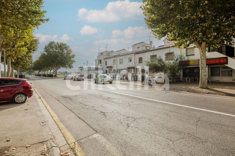 Foto cc18012a-ad80-4e6e-8095-4dc2cd55b738. Casa amb piscina a Sant Maurici Empuriabrava