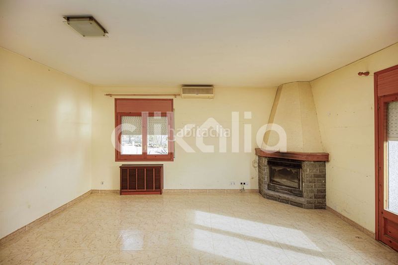 Foto f8cbe846-549a-431e-afc8-e01c8832d1d5. Casa amb calefacció aparcament a Aiguaviva Parc Vidreres