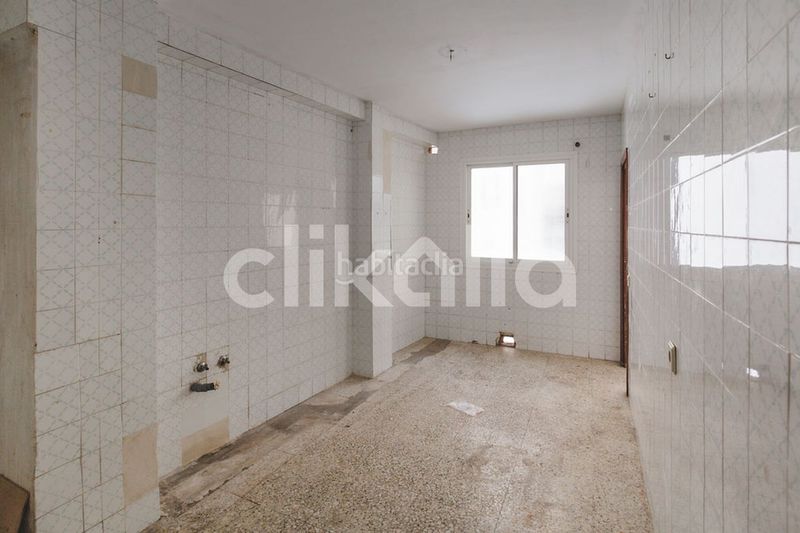 Foto 3798e184-dbc7-4acd-8780-da2da8fe7f9a. Pis a La Chanca - Pescadería Almería