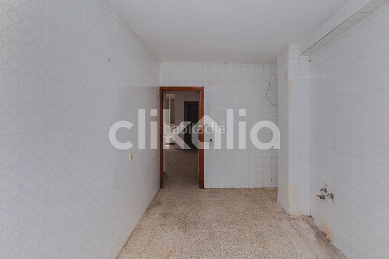 Foto a3e92d78-3fcb-4f1f-a6ac-38feb17e0fce. Pis a La Chanca - Pescadería Almería