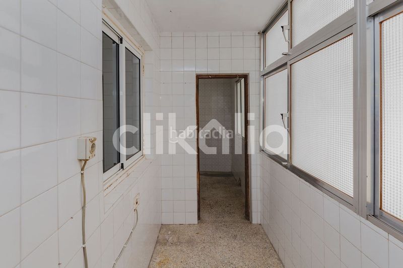 Foto d7ddece1-d8e7-4adc-8a9b-9e084b79baf7. Pis a La Chanca - Pescadería Almería