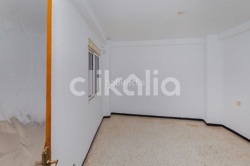 Foto f3714331-1bbd-4eb3-9aee-5c096109513b. Pis a La Chanca - Pescadería Almería