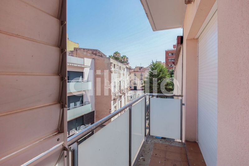 Foto 3b10a91c-01dd-4a22-ad8c-9a7d99d6a6a9. Pis amb calefacció aparcament a Valls