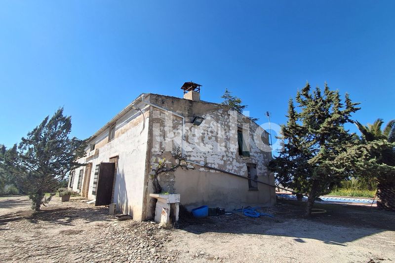 Foto ab754413-8cdd-4177-95a0-0e5484853f27. Casa amb piscina a Arjona